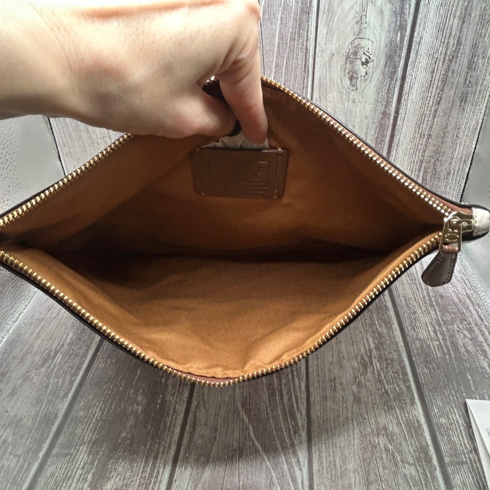 🧸NEW COACH Vandal Gummy Bear Large Leather Zip Clutch Pouch Bag Chalk/ Multi - Picture 8 of 13